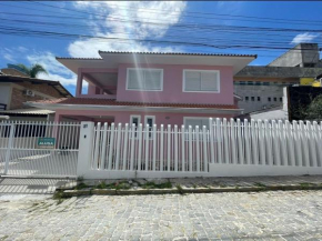 411- Casa para 8 pessoas 20 metros da Praia Central em Bombinhas
